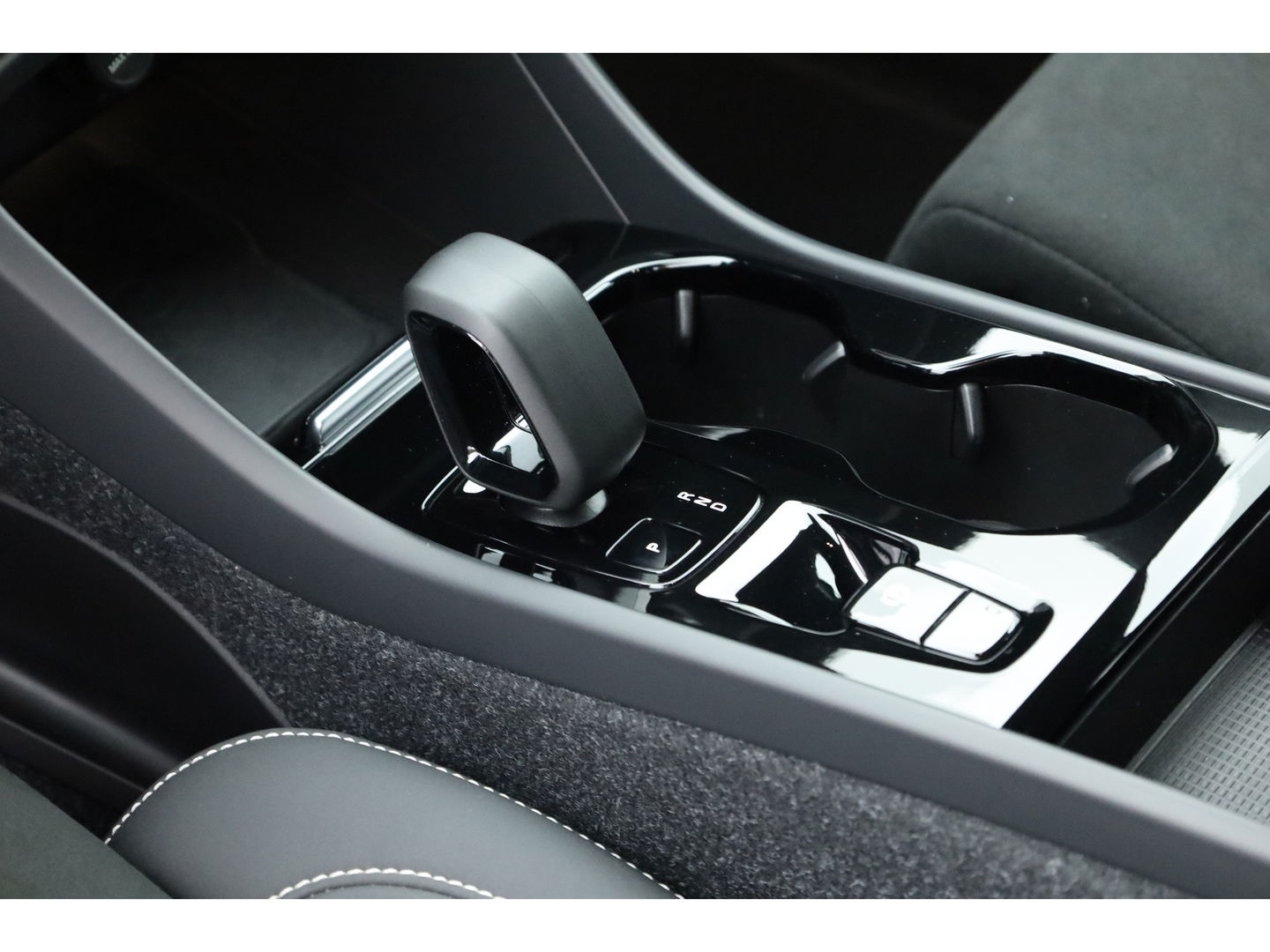 Volvo XC40 1.5 T4 Plug-in hybrid Plus Dark | 360 camera | H&K Audio | Elek. Stoelen |  Adap. cruise | Blis |