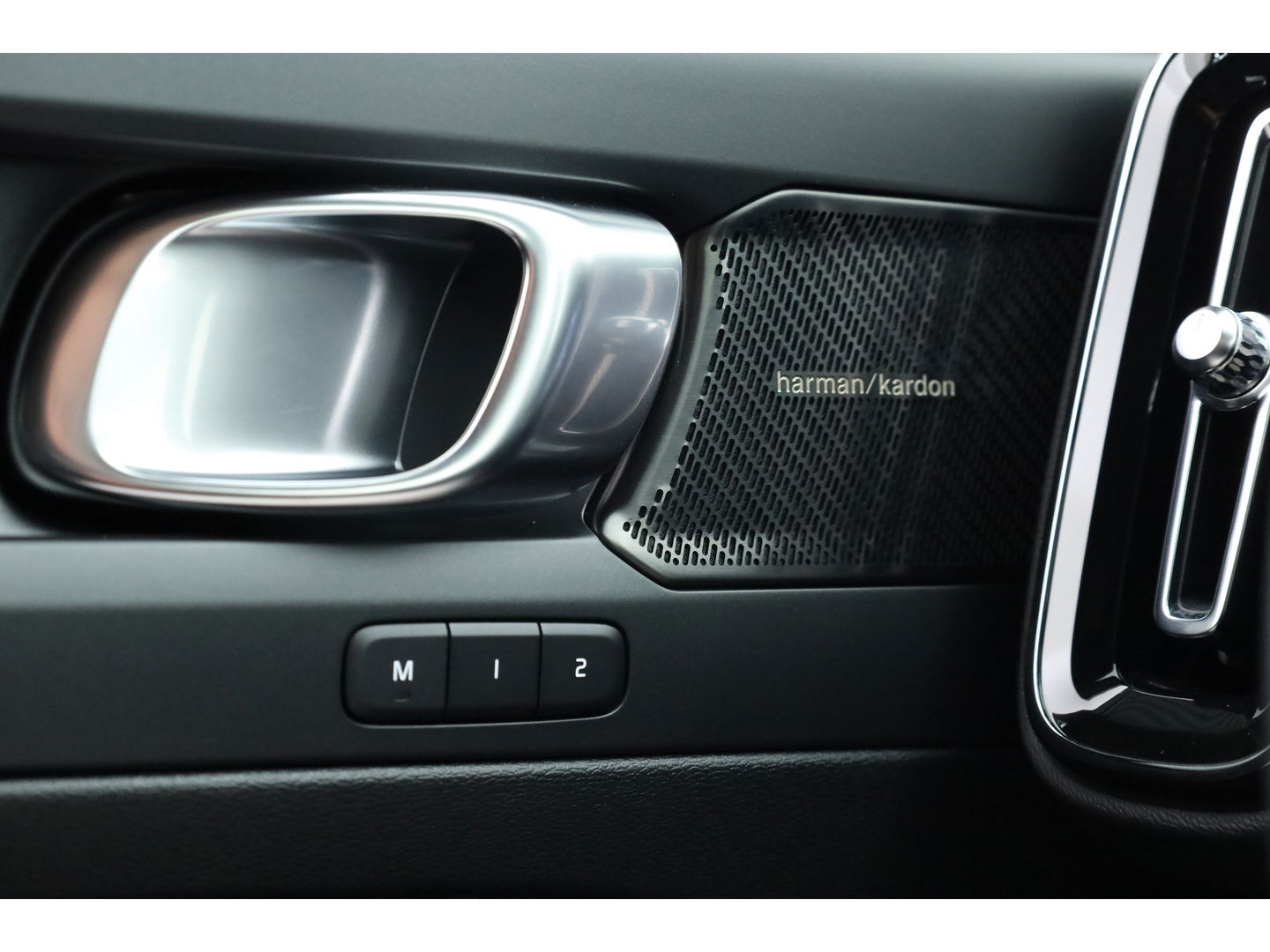 Volvo XC40 1.5 T4 Plug-in hybrid Plus Dark | 360 camera | H&K Audio | Elek. Stoelen |  Adap. cruise | Blis |