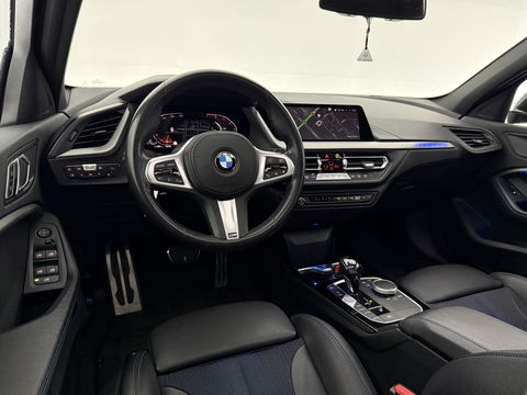 BMW 1-serie 118i High Executive 141PK | Pano | Virtual | Sfeerverl | Carplay | Trekh. | Parkeersens. | NAP