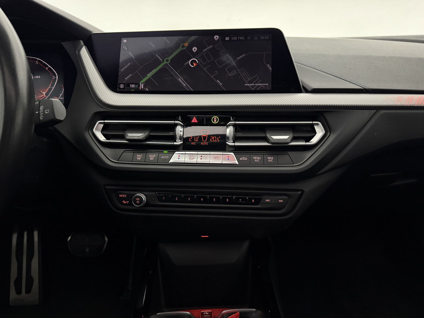BMW 1-serie 118i High Executive 141PK | Pano | Virtual | Sfeerverl | Carplay | Trekh. | Parkeersens. | NAP