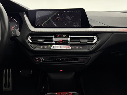 BMW 1-serie 118i High Executive 141PK | Pano | Virtual | Sfeerverl | Carplay | Trekh. | Parkeersens. | NAP