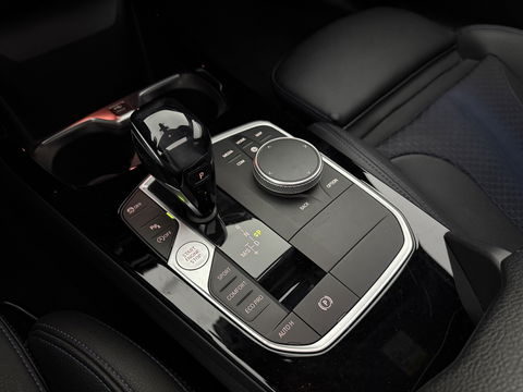 BMW 1-serie 118i High Executive 141PK | Pano | Virtual | Sfeerverl | Carplay | Trekh. | Parkeersens. | NAP