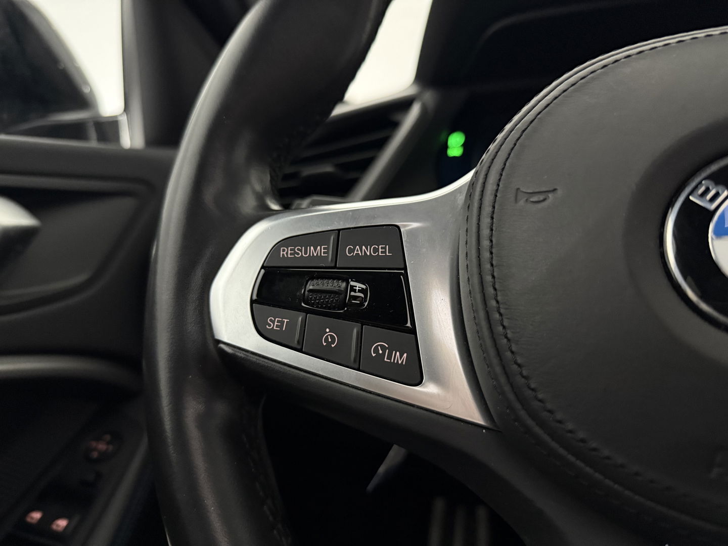 BMW 1-serie 118i High Executive 141PK | Pano | Virtual | Sfeerverl | Carplay | Trekh. | Parkeersens. | NAP