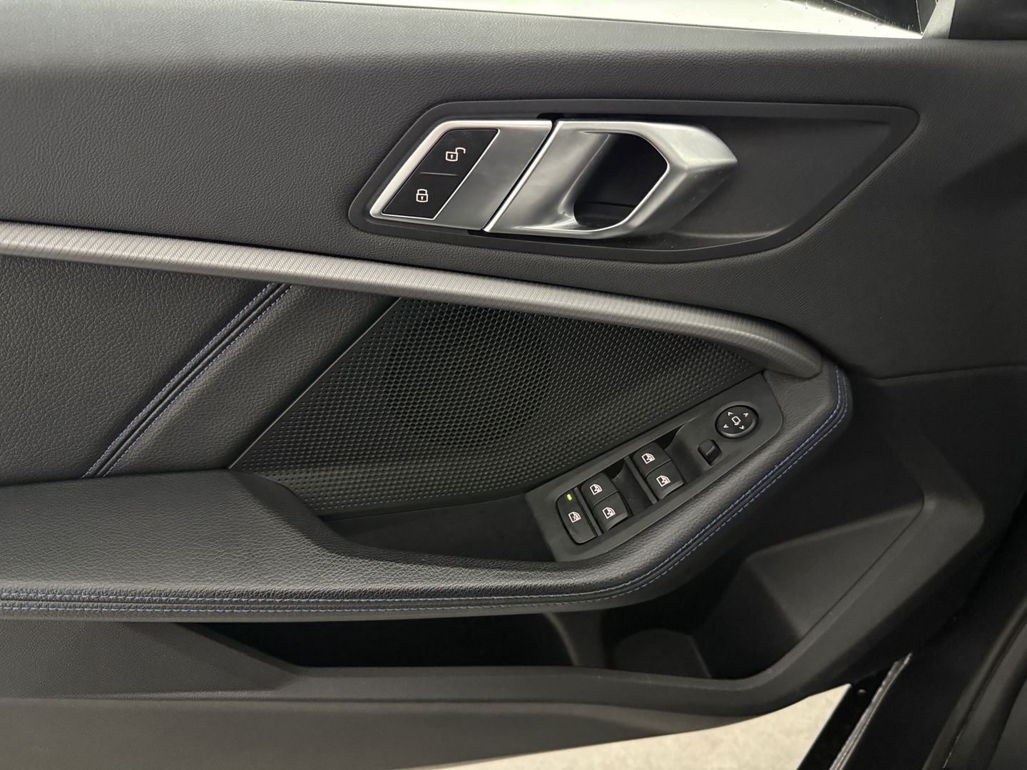 BMW 1-serie 118i High Executive 141PK | Pano | Virtual | Sfeerverl | Carplay | Trekh. | Parkeersens. | NAP