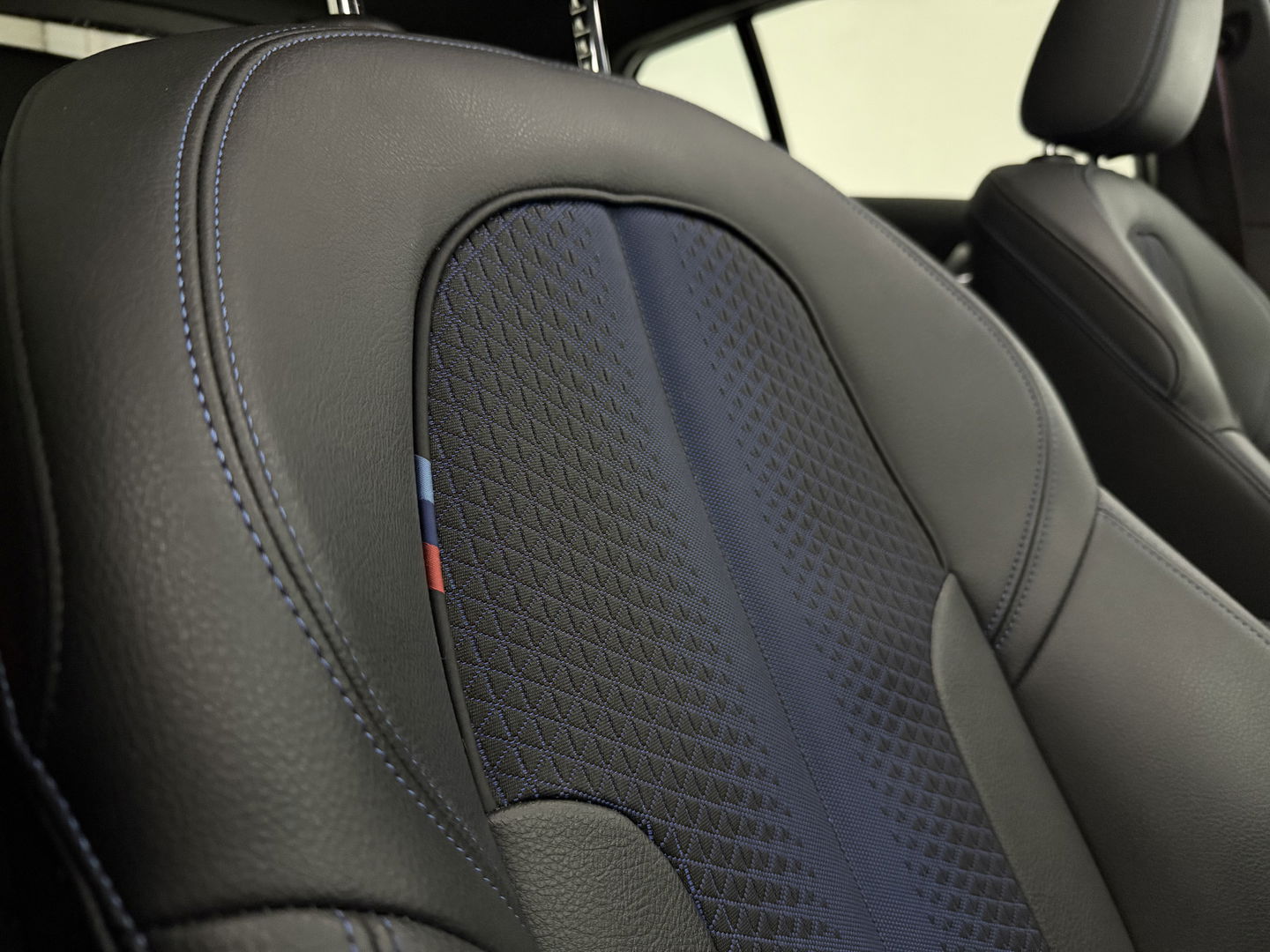 BMW 1-serie 118i High Executive 141PK | Pano | Virtual | Sfeerverl | Carplay | Trekh. | Parkeersens. | NAP