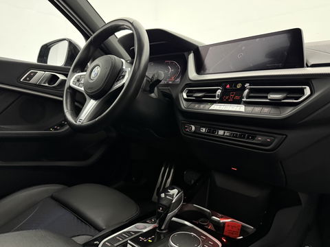 BMW 1-serie 118i High Executive 141PK | Pano | Virtual | Sfeerverl | Carplay | Trekh. | Parkeersens. | NAP