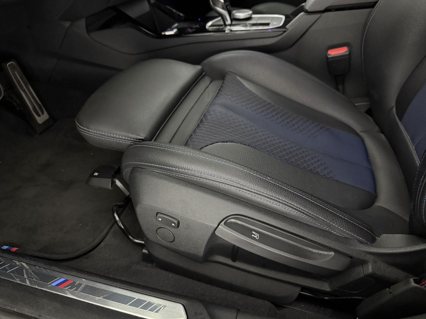 BMW 1-serie 118i High Executive 141PK | Pano | Virtual | Sfeerverl | Carplay | Trekh. | Parkeersens. | NAP