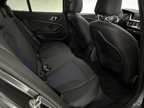 BMW 1-serie 118i High Executive 141PK | Pano | Virtual | Sfeerverl | Carplay | Trekh. | Parkeersens. | NAP