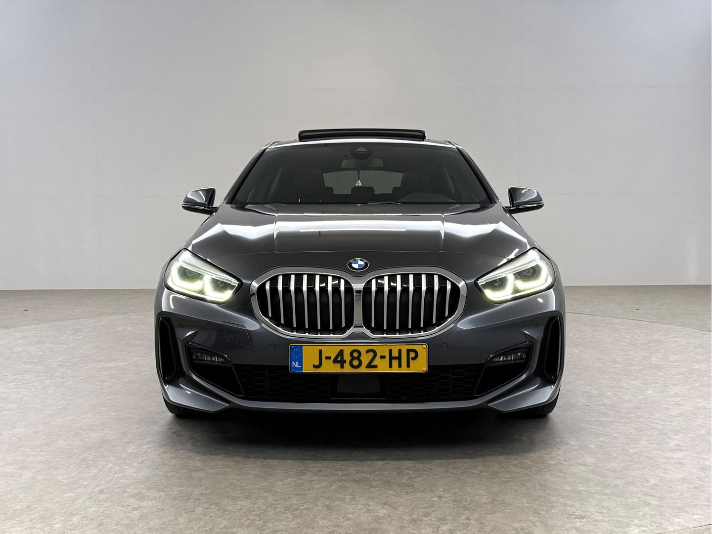 BMW 1-serie 118i High Executive 141PK | Pano | Virtual | Sfeerverl | Carplay | Trekh. | Parkeersens. | NAP