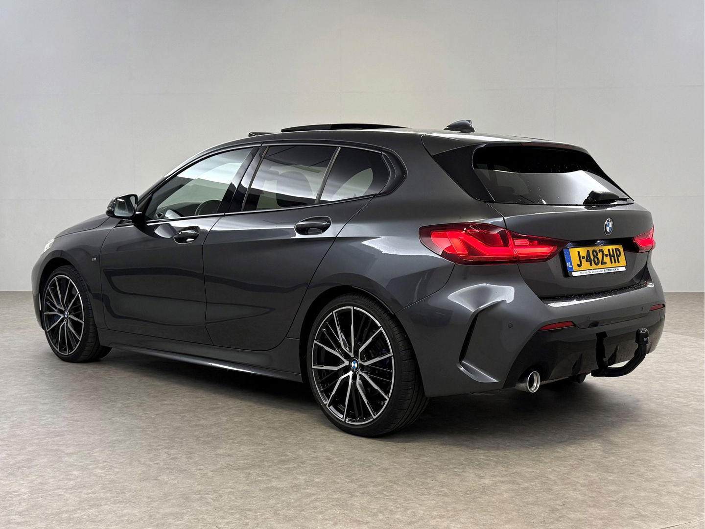 BMW 1-serie 118i High Executive 141PK | Pano | Virtual | Sfeerverl | Carplay | Trekh. | Parkeersens. | NAP