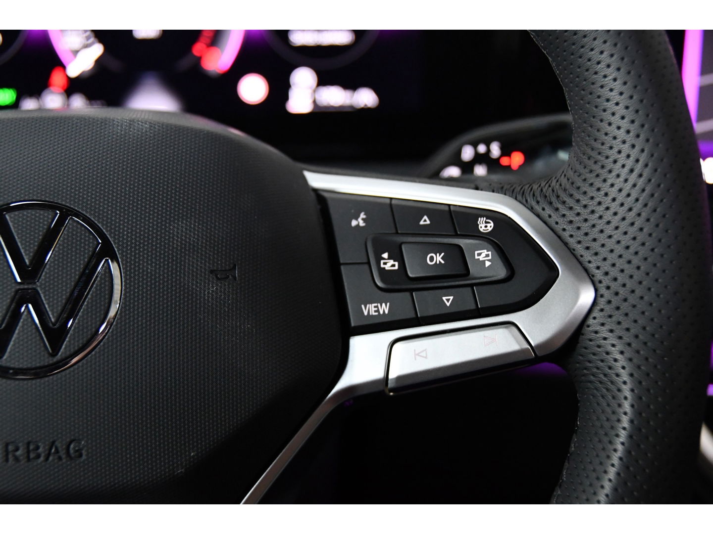 Volkswagen Tiguan 1.5 eTSI R-Line Pano/H&K/Iq-light/HUD/Massage