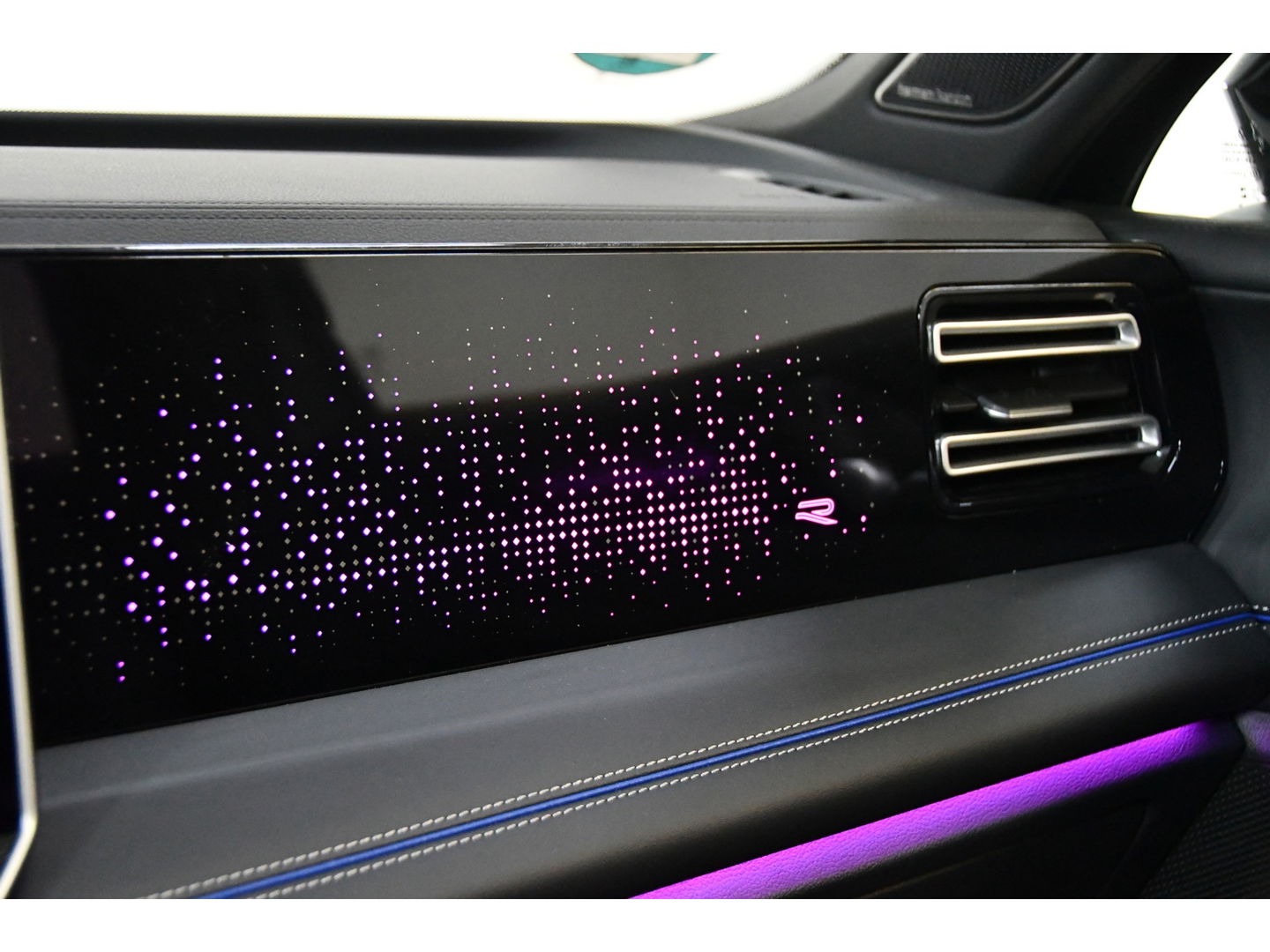 Volkswagen Tiguan 1.5 eTSI R-Line Pano/H&K/Iq-light/HUD/Massage