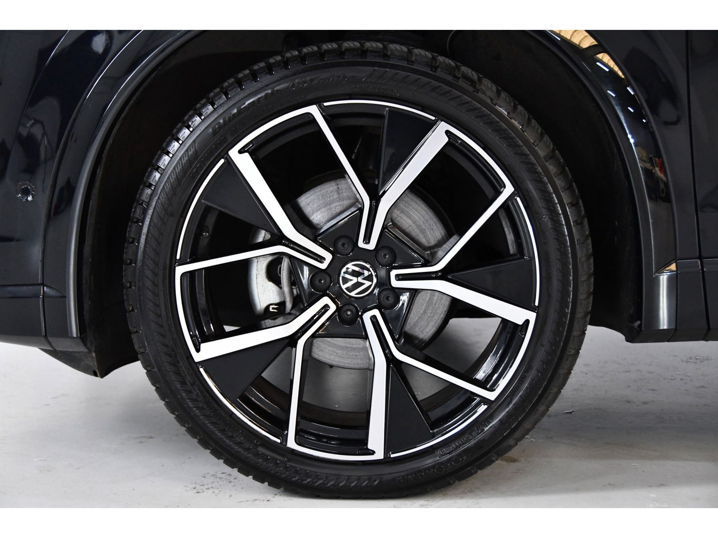 Volkswagen Tiguan 1.5 eTSI R-Line Pano/H&K/Iq-light/HUD/Massage