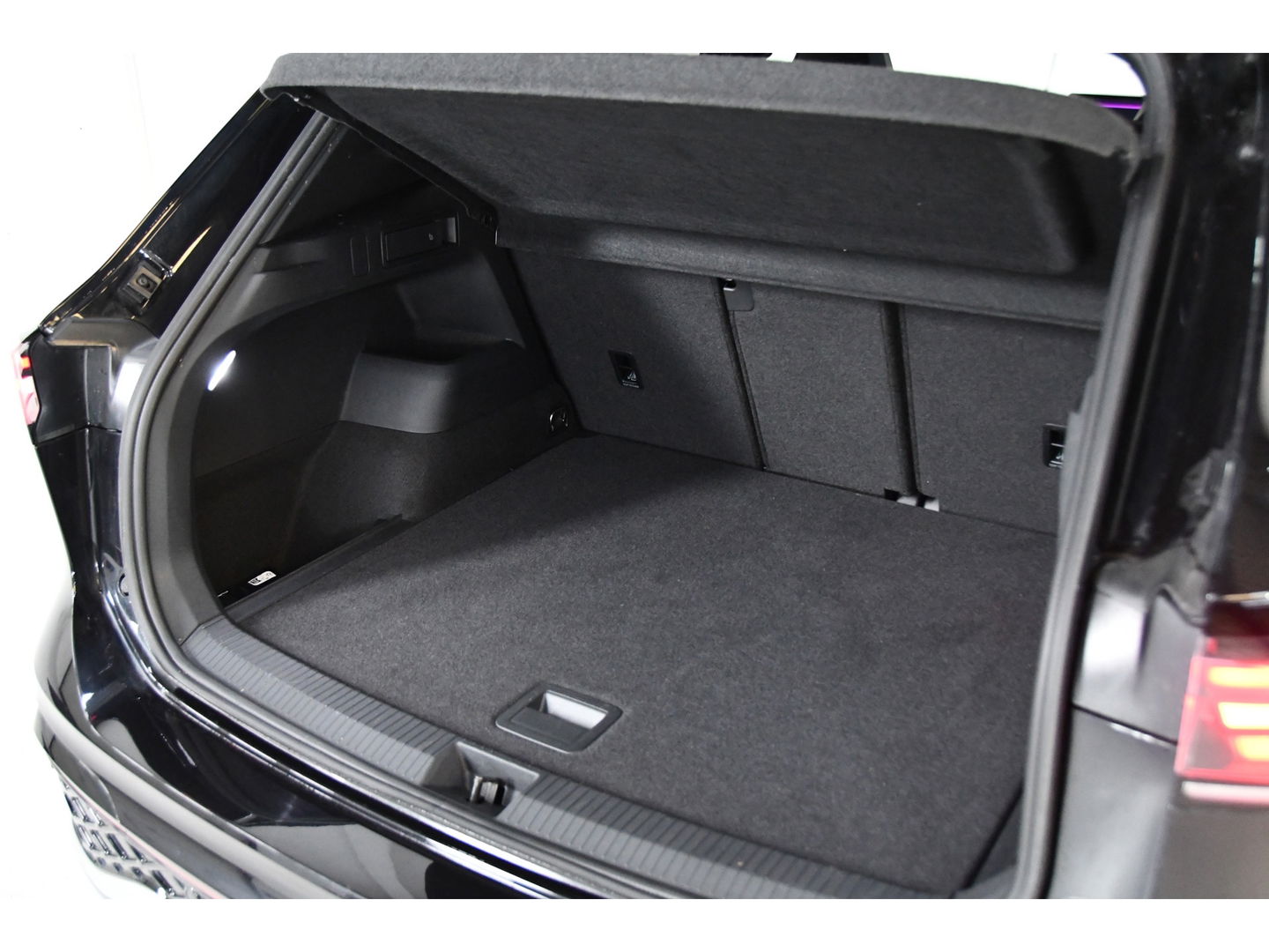 Volkswagen Tiguan 1.5 eTSI R-Line Pano/H&K/Iq-light/HUD/Massage