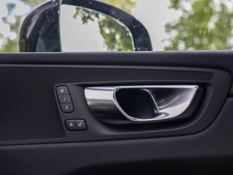 Volvo XC60 T8 AWD Plus Dark 455PK | BLIS | 360 Cam | Memory | Winterpakket