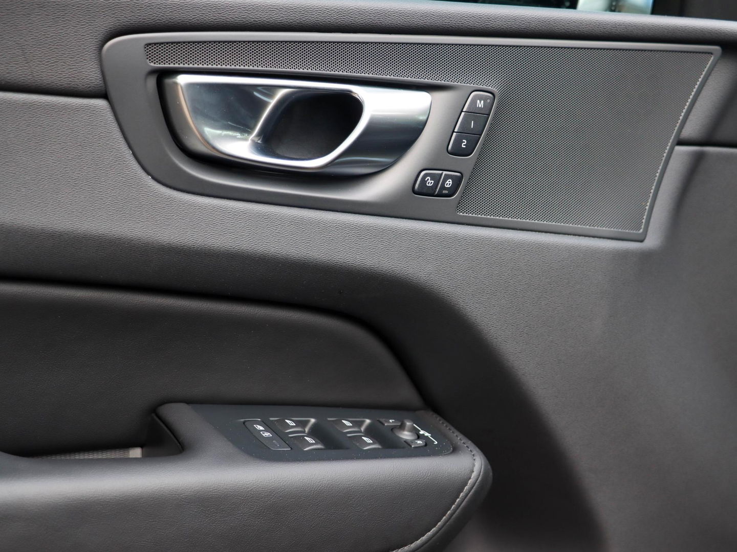 Volvo XC60 T8 AWD Plus Dark 455PK | BLIS | 360 Cam | Memory | Winterpakket