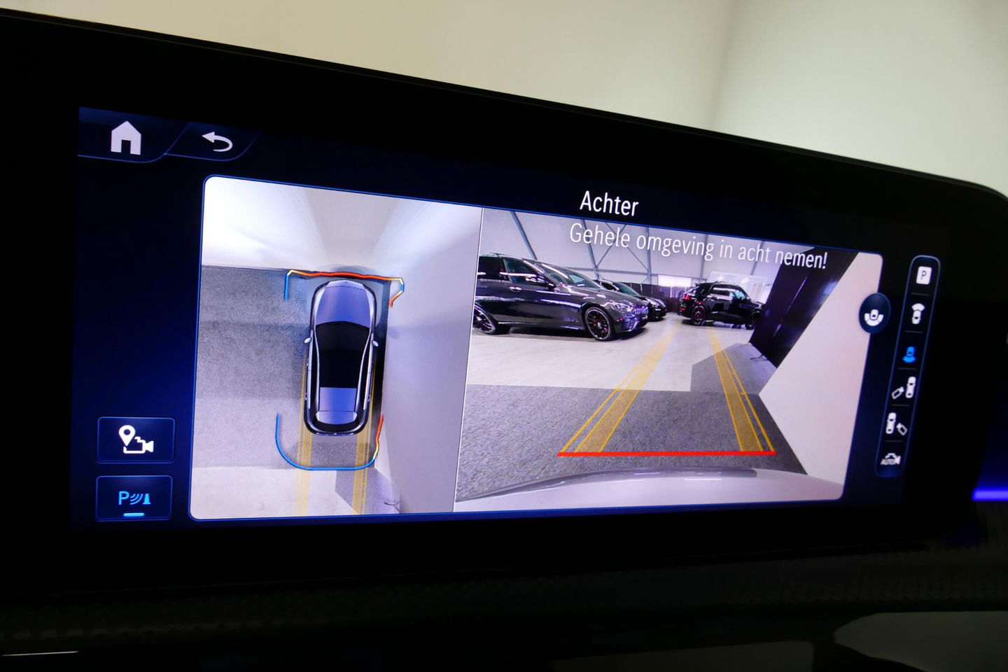 Mercedes-Benz A-Klasse 200 AMG Line / Facelift / A45 AMG Diffuser / Panamericana Grill / Panoramadak / Elektr. verstelbare voorstoelen + memory / Ambienteverlichting / Apple Carplay - Andriod Auto / Adaptief onderstel AMG / Head-up display / Rondomzicht camera / Multibeam LED /