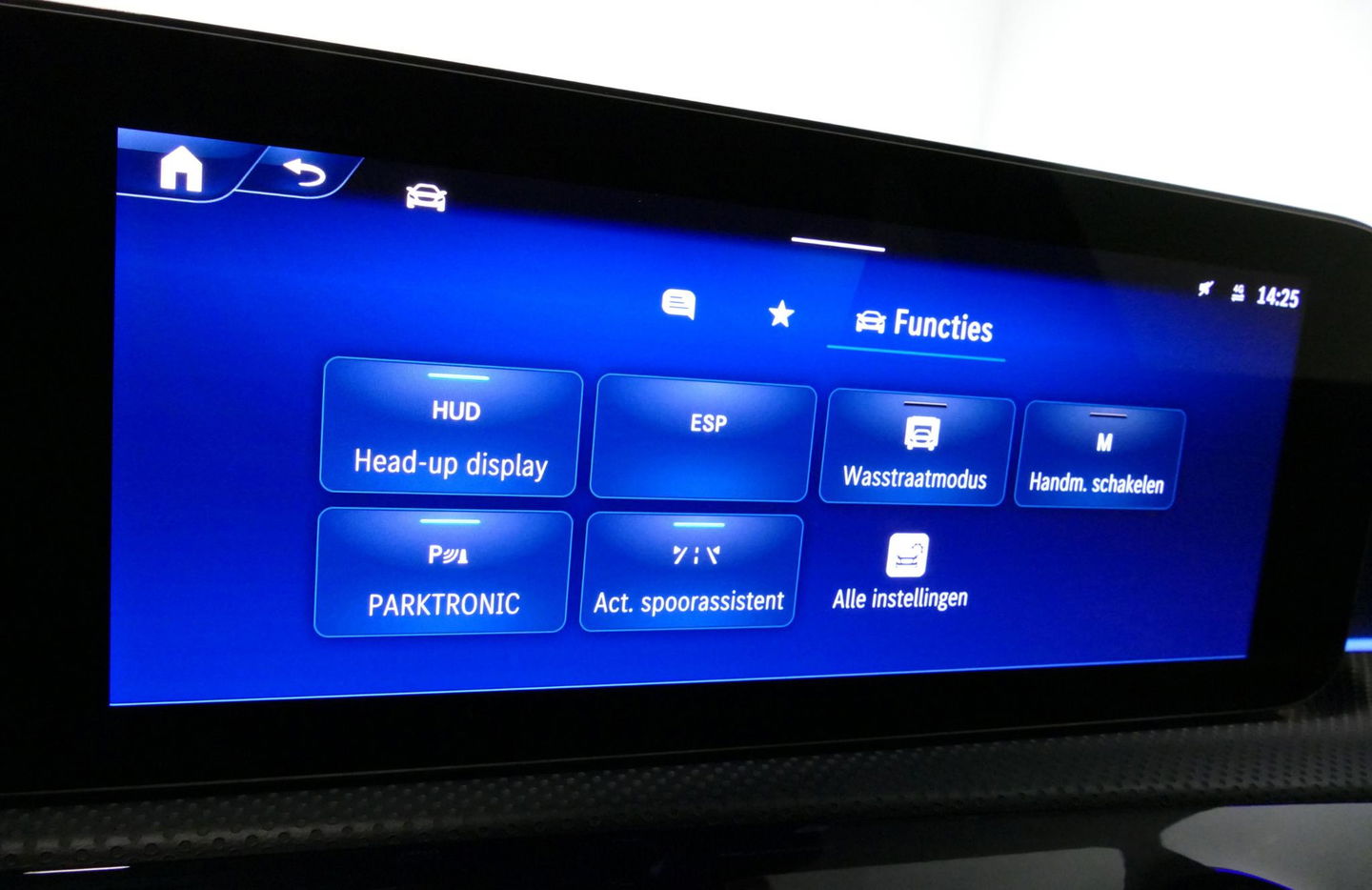 Mercedes-Benz A-Klasse 200 AMG Line / Facelift / A45 AMG Diffuser / Panamericana Grill / Panoramadak / Elektr. verstelbare voorstoelen + memory / Ambienteverlichting / Apple Carplay - Andriod Auto / Adaptief onderstel AMG / Head-up display / Rondomzicht camera / Multibeam LED /