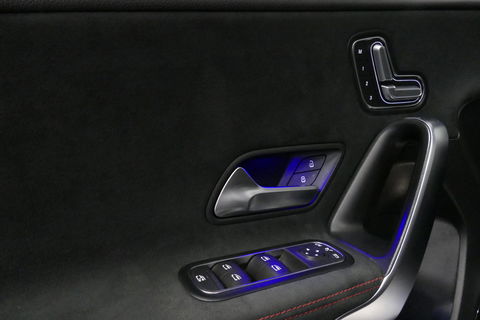 Mercedes-Benz A-Klasse 200 AMG Line / Facelift / A45 AMG Diffuser / Panamericana Grill / Panoramadak / Elektr. verstelbare voorstoelen + memory / Ambienteverlichting / Apple Carplay - Andriod Auto / Adaptief onderstel AMG / Head-up display / Rondomzicht camera / Multibeam LED /