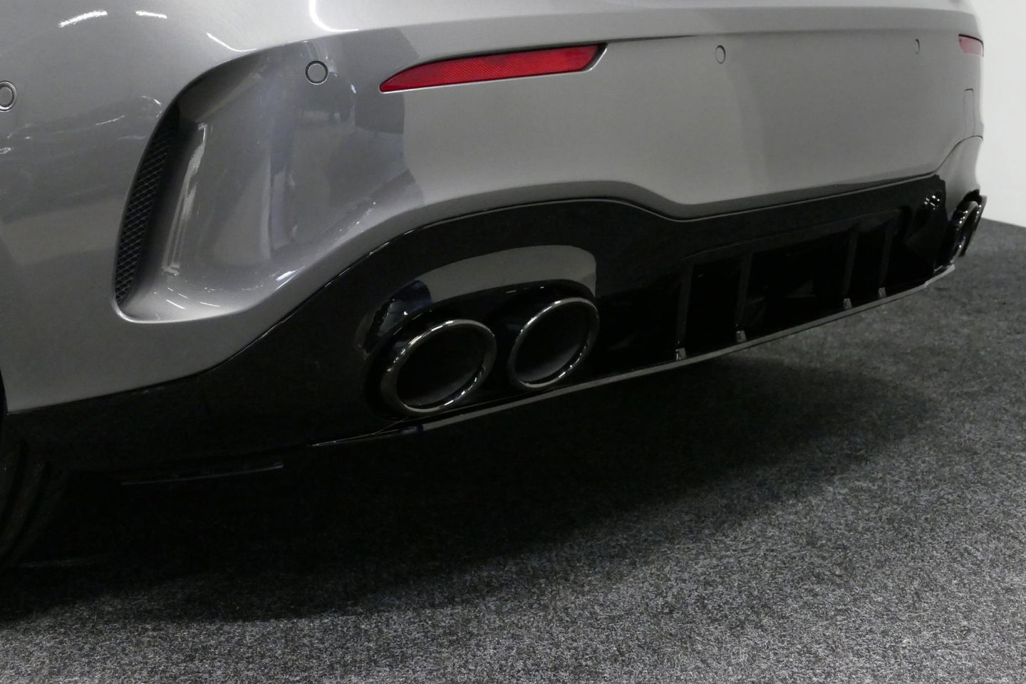 Mercedes-Benz A-Klasse 200 AMG Line / Facelift / A45 AMG Diffuser / Panamericana Grill / Panoramadak / Elektr. verstelbare voorstoelen + memory / Ambienteverlichting / Apple Carplay - Andriod Auto / Adaptief onderstel AMG / Head-up display / Rondomzicht camera / Multibeam LED /