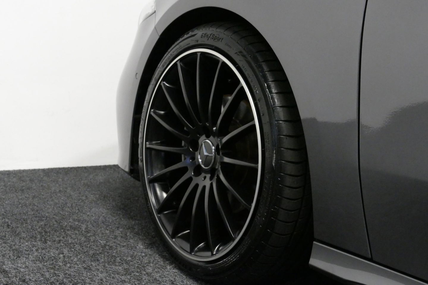 Mercedes-Benz A-Klasse 200 AMG Line / Facelift / A45 AMG Diffuser / Panamericana Grill / Panoramadak / Elektr. verstelbare voorstoelen + memory / Ambienteverlichting / Apple Carplay - Andriod Auto / Adaptief onderstel AMG / Head-up display / Rondomzicht camera / Multibeam LED /