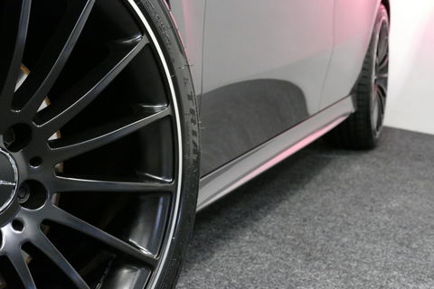 Mercedes-Benz A-Klasse 200 AMG Line / Facelift / A45 AMG Diffuser / Panamericana Grill / Panoramadak / Elektr. verstelbare voorstoelen + memory / Ambienteverlichting / Apple Carplay - Andriod Auto / Adaptief onderstel AMG / Head-up display / Rondomzicht camera / Multibeam LED /