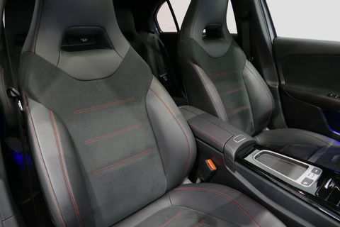 Mercedes-Benz A-Klasse 200 AMG Line / Facelift / A45 AMG Diffuser / Panamericana Grill / Panoramadak / Elektr. verstelbare voorstoelen + memory / Ambienteverlichting / Apple Carplay - Andriod Auto / Adaptief onderstel AMG / Head-up display / Rondomzicht camera / Multibeam LED /