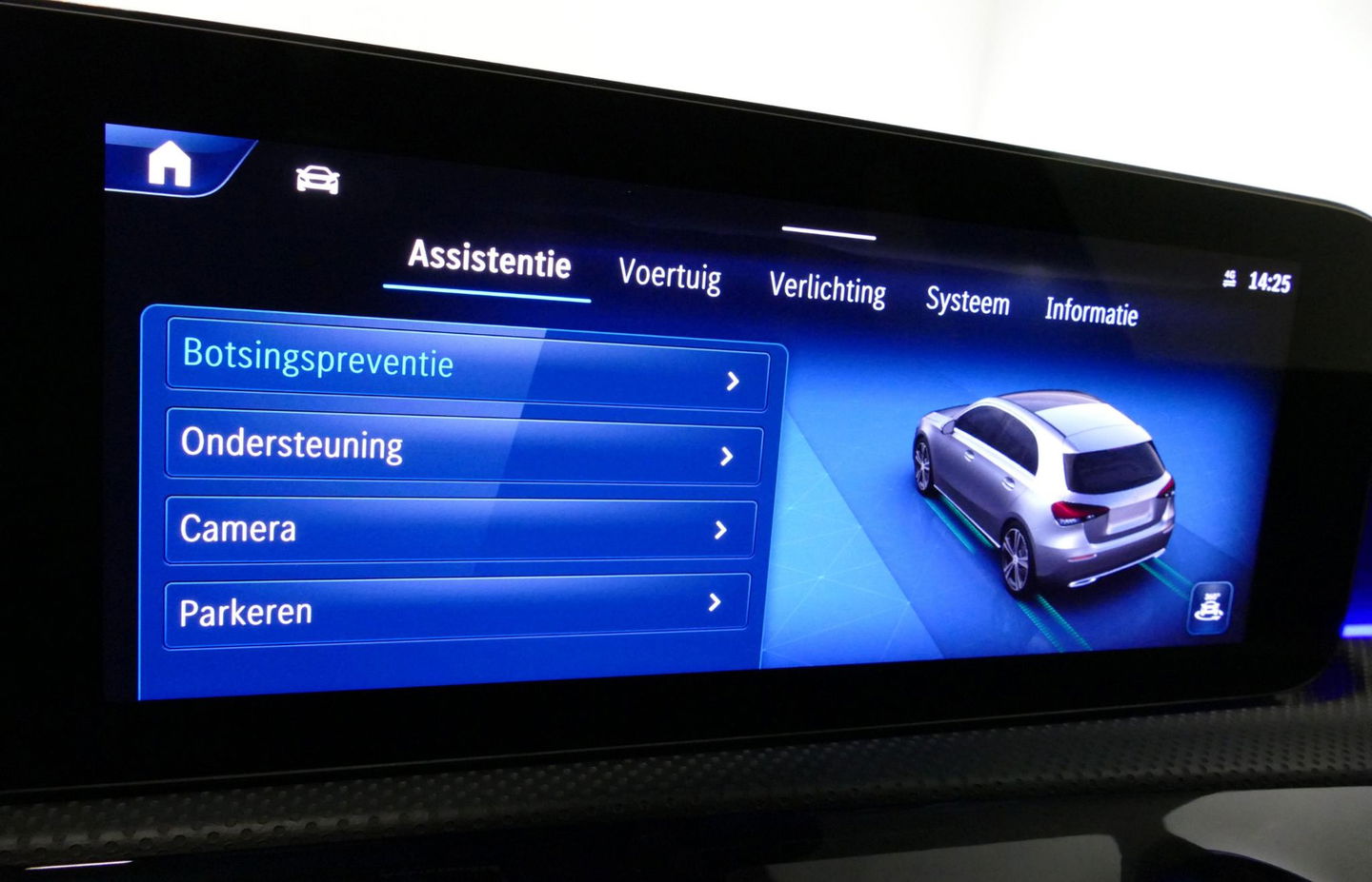 Mercedes-Benz A-Klasse 200 AMG Line / Facelift / A45 AMG Diffuser / Panamericana Grill / Panoramadak / Elektr. verstelbare voorstoelen + memory / Ambienteverlichting / Apple Carplay - Andriod Auto / Adaptief onderstel AMG / Head-up display / Rondomzicht camera / Multibeam LED /