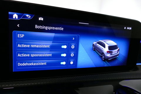 Mercedes-Benz A-Klasse 200 AMG Line / Facelift / A45 AMG Diffuser / Panamericana Grill / Panoramadak / Elektr. verstelbare voorstoelen + memory / Ambienteverlichting / Apple Carplay - Andriod Auto / Adaptief onderstel AMG / Head-up display / Rondomzicht camera / Multibeam LED /