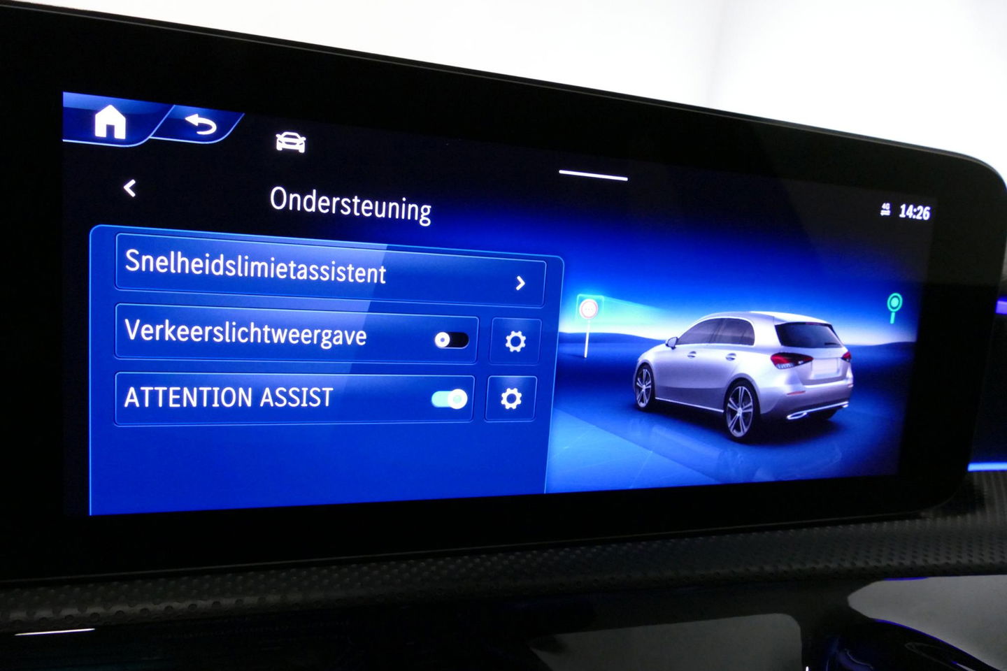 Mercedes-Benz A-Klasse 200 AMG Line / Facelift / A45 AMG Diffuser / Panamericana Grill / Panoramadak / Elektr. verstelbare voorstoelen + memory / Ambienteverlichting / Apple Carplay - Andriod Auto / Adaptief onderstel AMG / Head-up display / Rondomzicht camera / Multibeam LED /