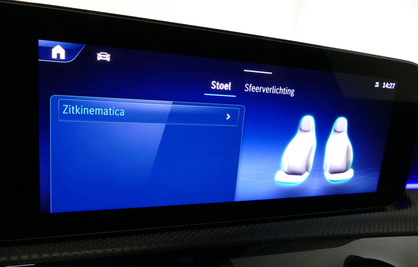 Mercedes-Benz A-Klasse 200 AMG Line / Facelift / A45 AMG Diffuser / Panamericana Grill / Panoramadak / Elektr. verstelbare voorstoelen + memory / Ambienteverlichting / Apple Carplay - Andriod Auto / Adaptief onderstel AMG / Head-up display / Rondomzicht camera / Multibeam LED /