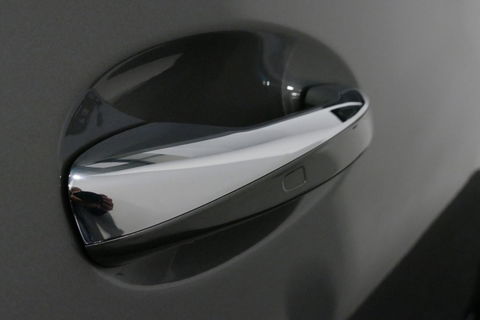 Mercedes-Benz A-Klasse 200 AMG Line / Facelift / A45 AMG Diffuser / Panamericana Grill / Panoramadak / Elektr. verstelbare voorstoelen + memory / Ambienteverlichting / Apple Carplay - Andriod Auto / Adaptief onderstel AMG / Head-up display / Rondomzicht camera / Multibeam LED /