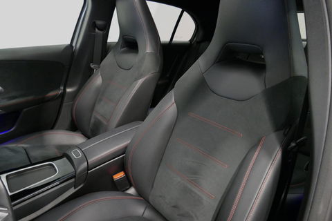 Mercedes-Benz A-Klasse 200 AMG Line / Facelift / A45 AMG Diffuser / Panamericana Grill / Panoramadak / Elektr. verstelbare voorstoelen + memory / Ambienteverlichting / Apple Carplay - Andriod Auto / Adaptief onderstel AMG / Head-up display / Rondomzicht camera / Multibeam LED /