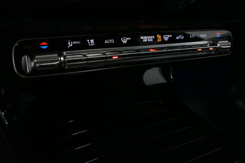 Mercedes-Benz A-Klasse 200 AMG Line / Facelift / A45 AMG Diffuser / Panamericana Grill / Panoramadak / Elektr. verstelbare voorstoelen + memory / Ambienteverlichting / Apple Carplay - Andriod Auto / Adaptief onderstel AMG / Head-up display / Rondomzicht camera / Multibeam LED /