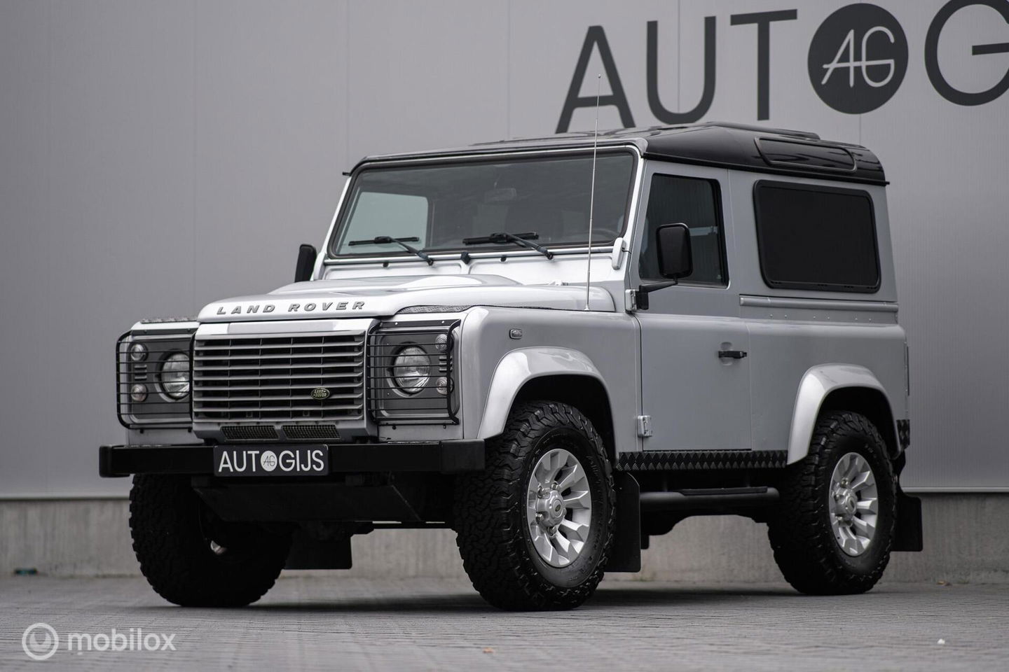 Land Rover Defender 90 2.4 TD | youngtimer | Lage km stand | airco | Stoelverwarming | sawtooth | led | rijklaarprijs |