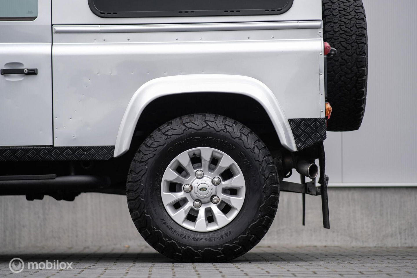 Land Rover Defender 90 2.4 TD | youngtimer | Lage km stand | airco | Stoelverwarming | sawtooth | led | rijklaarprijs |