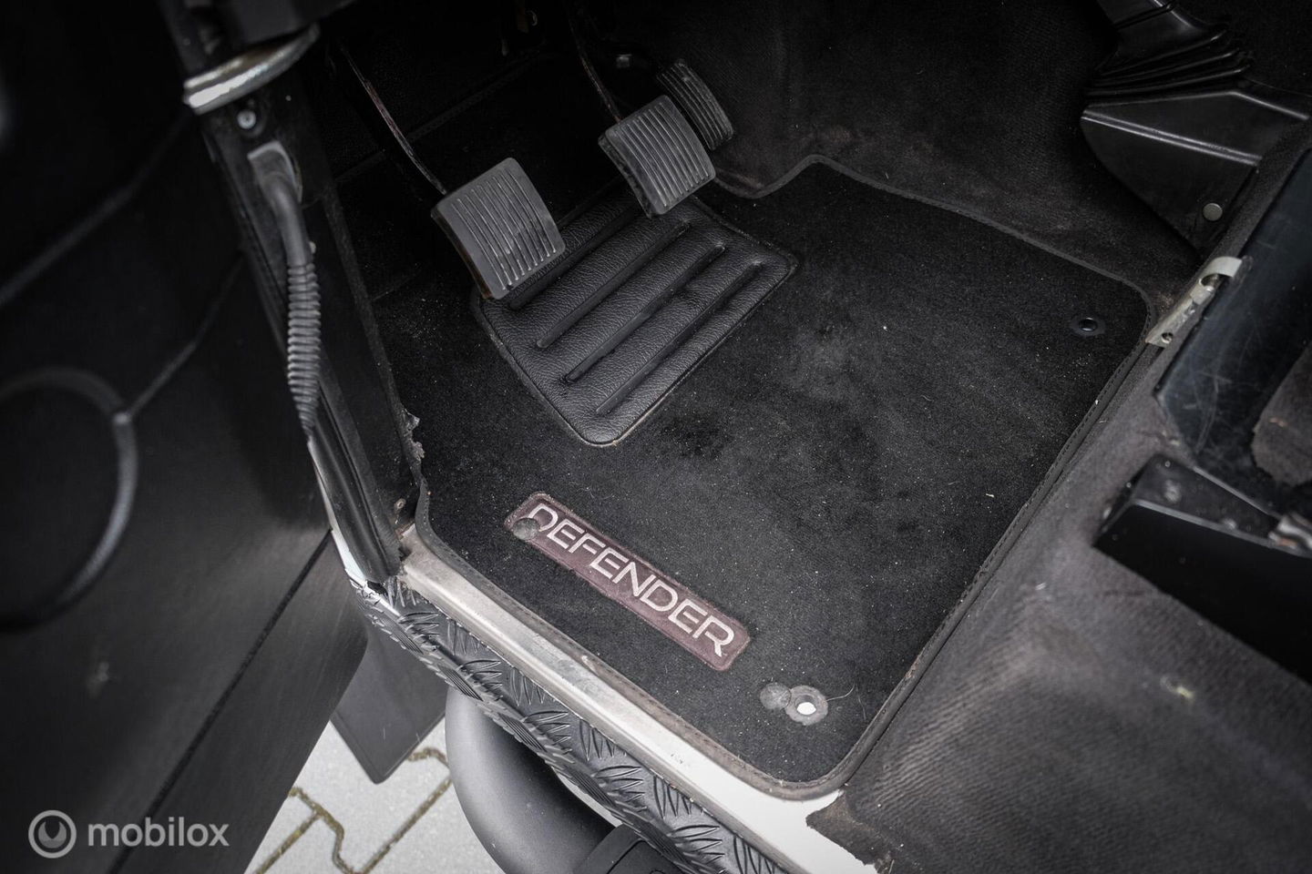 Land Rover Defender 90 2.4 TD | youngtimer | Lage km stand | airco | Stoelverwarming | sawtooth | led | rijklaarprijs |