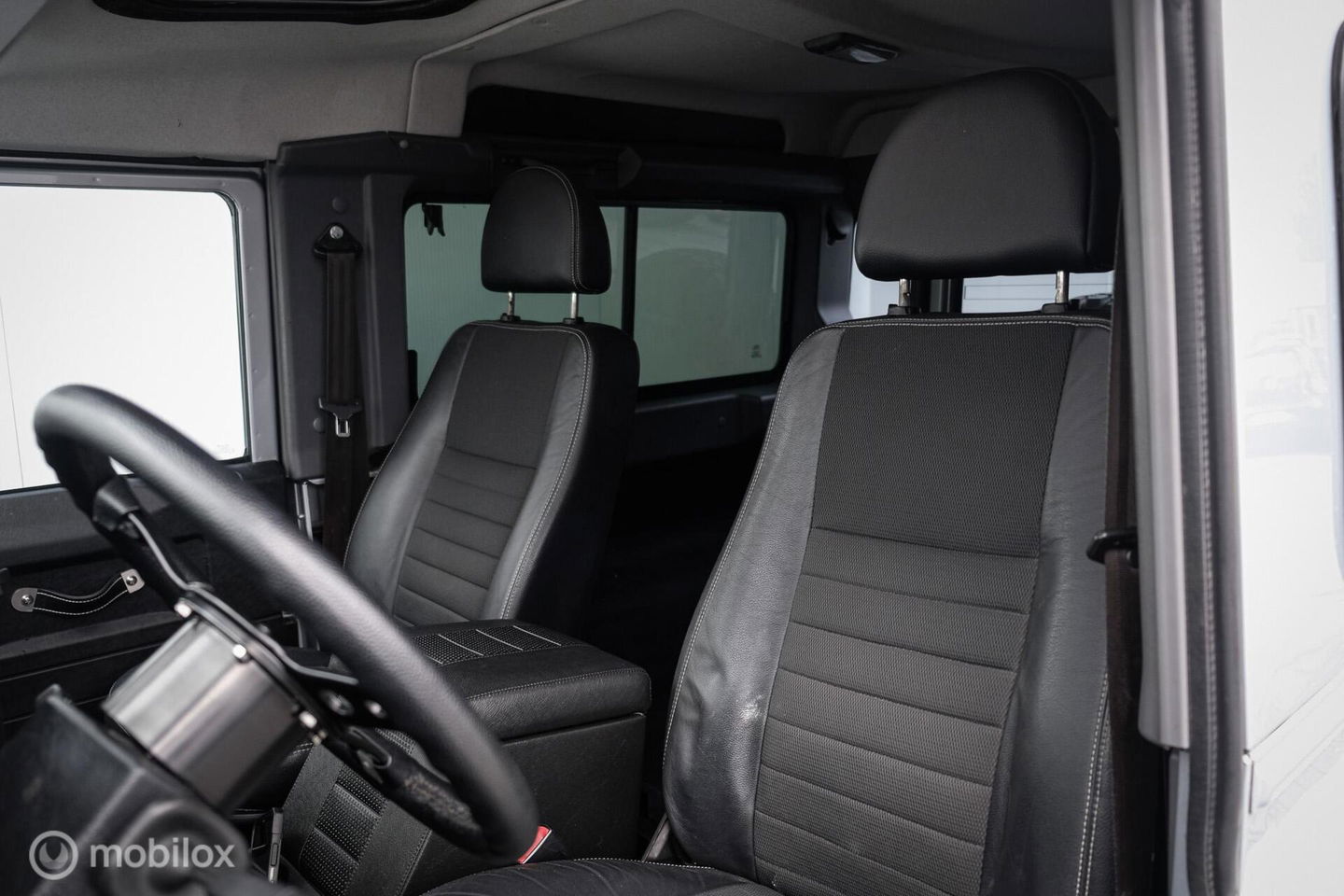 Land Rover Defender 90 2.4 TD | youngtimer | Lage km stand | airco | Stoelverwarming | sawtooth | led | rijklaarprijs |