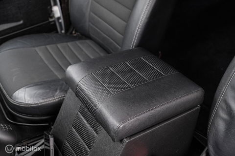 Land Rover Defender 90 2.4 TD | youngtimer | Lage km stand | airco | Stoelverwarming | sawtooth | led | rijklaarprijs |