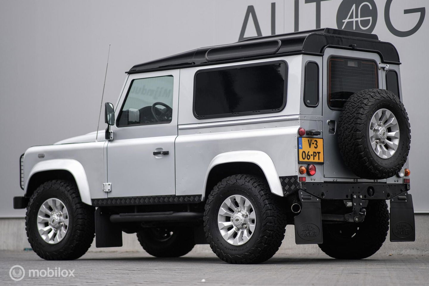 Land Rover Defender 90 2.4 TD | youngtimer | Lage km stand | airco | Stoelverwarming | sawtooth | led | rijklaarprijs |