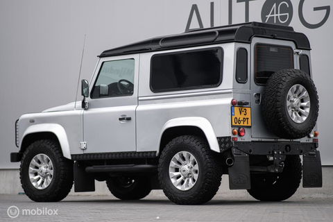 Land Rover Defender 90 2.4 TD | youngtimer | Lage km stand | airco | Stoelverwarming | sawtooth | led | rijklaarprijs |