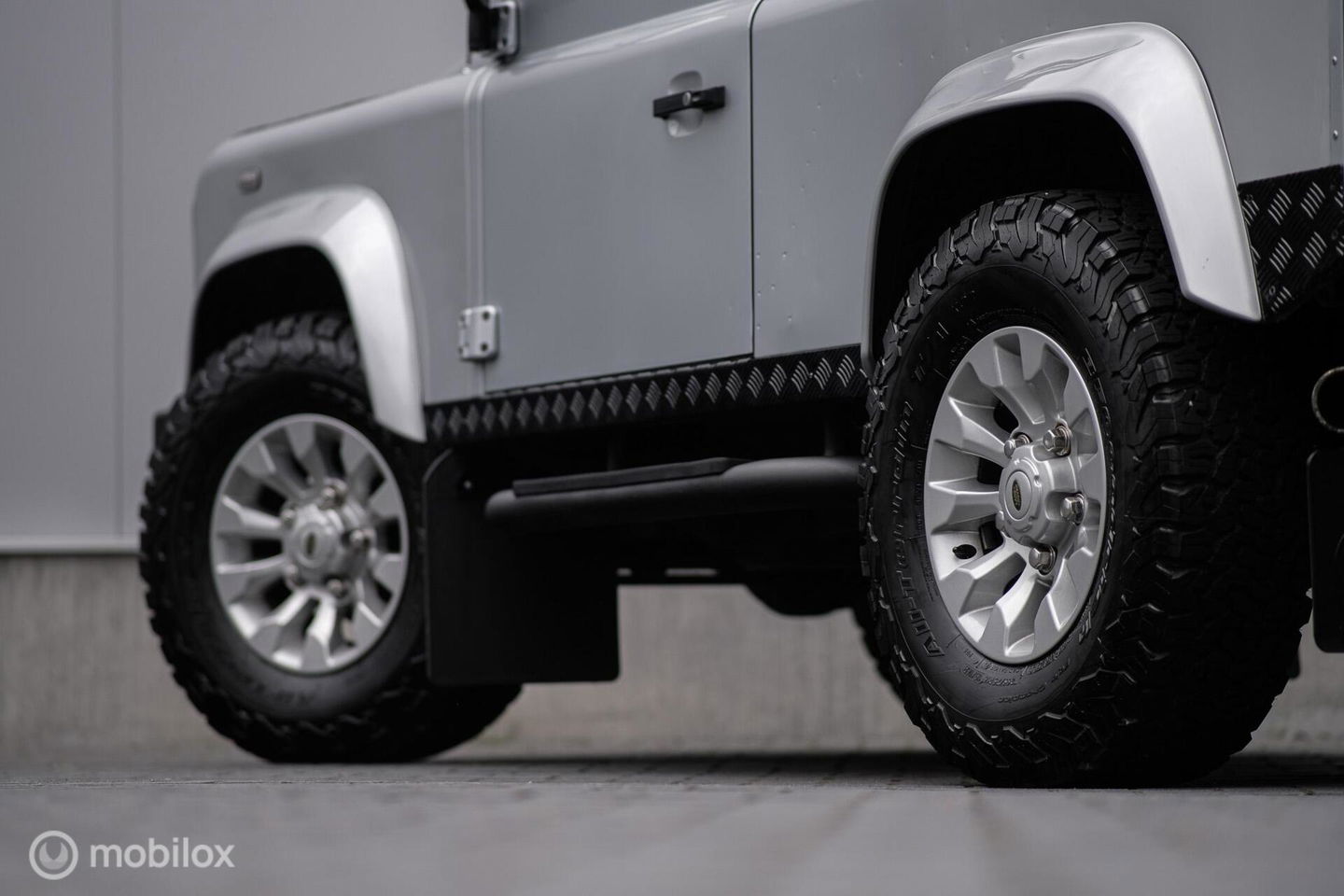 Land Rover Defender 90 2.4 TD | youngtimer | Lage km stand | airco | Stoelverwarming | sawtooth | led | rijklaarprijs |