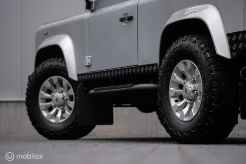 Land Rover Defender 90 2.4 TD | youngtimer | Lage km stand | airco | Stoelverwarming | sawtooth | led | rijklaarprijs |