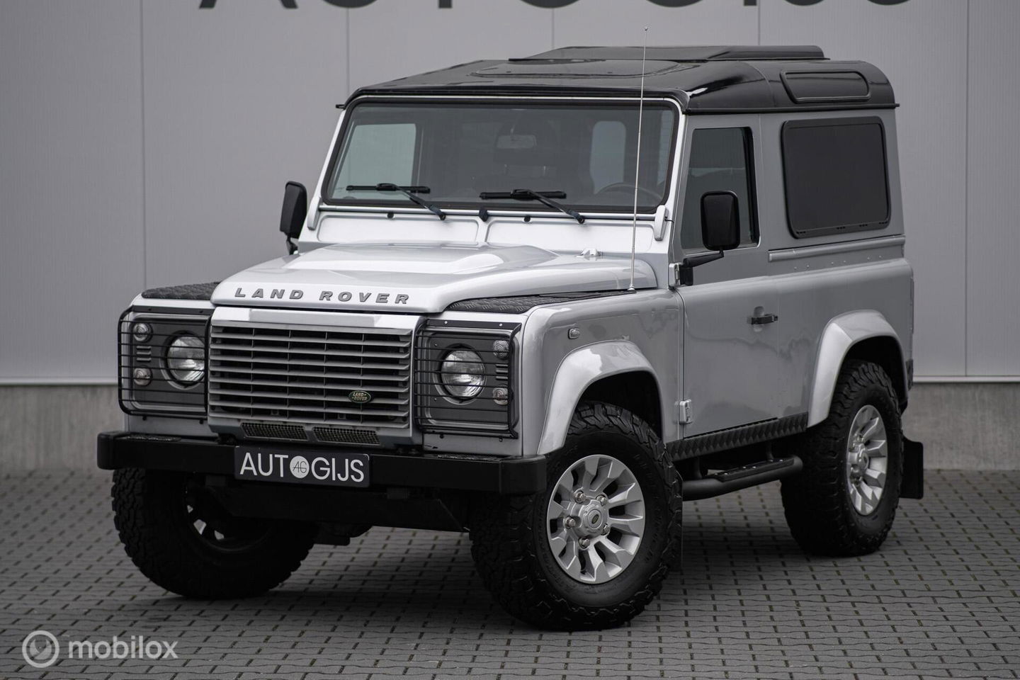 Land Rover Defender 90 2.4 TD | youngtimer | Lage km stand | airco | Stoelverwarming | sawtooth | led | rijklaarprijs |