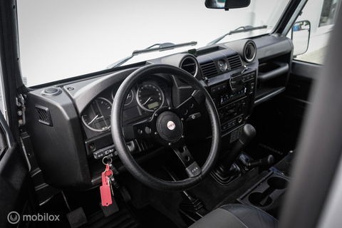 Land Rover Defender 90 2.4 TD | youngtimer | Lage km stand | airco | Stoelverwarming | sawtooth | led | rijklaarprijs |