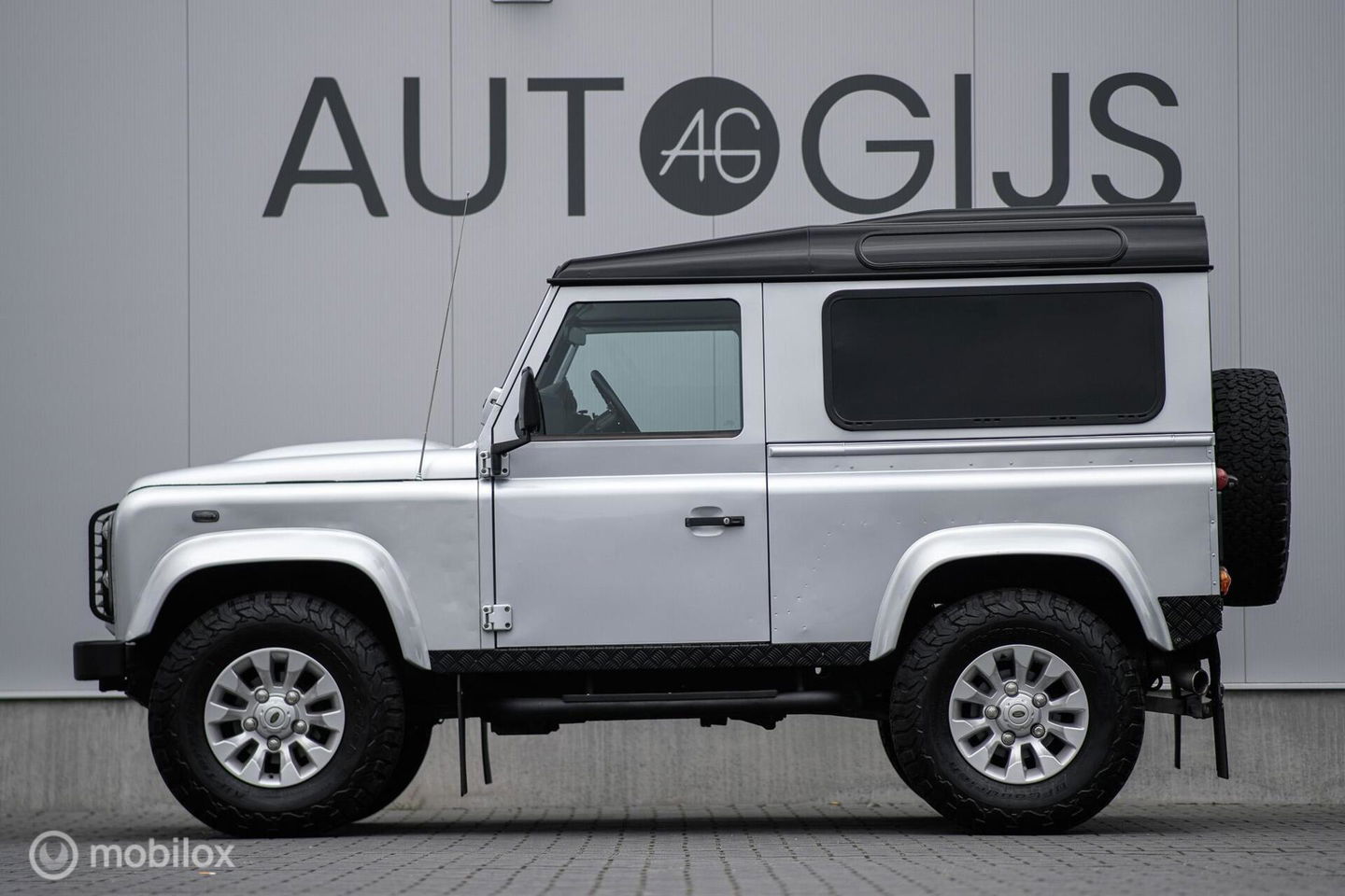 Land Rover Defender 90 2.4 TD | youngtimer | Lage km stand | airco | Stoelverwarming | sawtooth | led | rijklaarprijs |