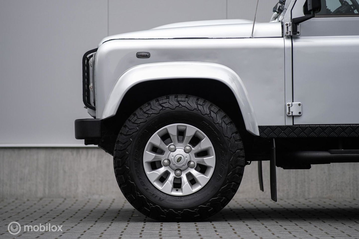 Land Rover Defender 90 2.4 TD | youngtimer | Lage km stand | airco | Stoelverwarming | sawtooth | led | rijklaarprijs |