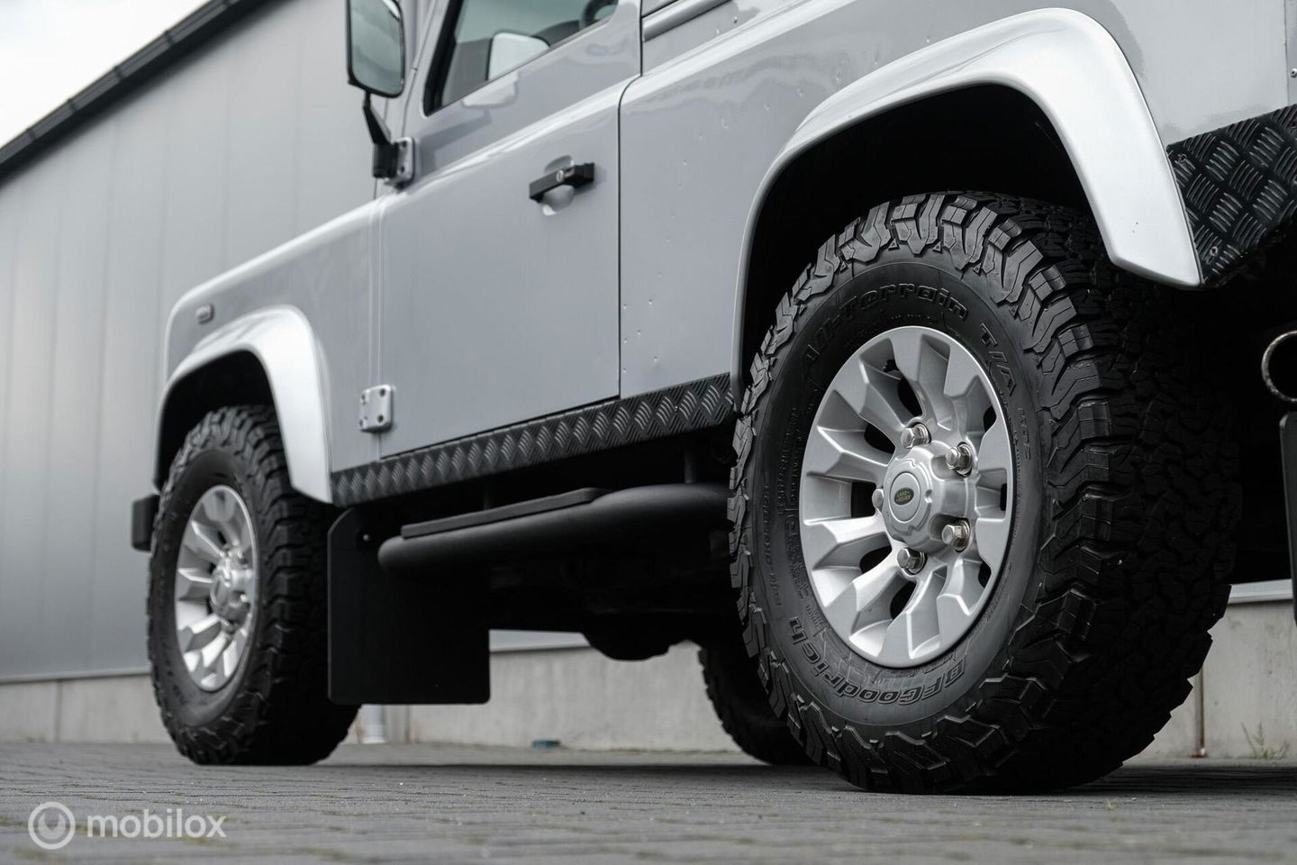 Land Rover Defender 90 2.4 TD | youngtimer | Lage km stand | airco | Stoelverwarming | sawtooth | led | rijklaarprijs |