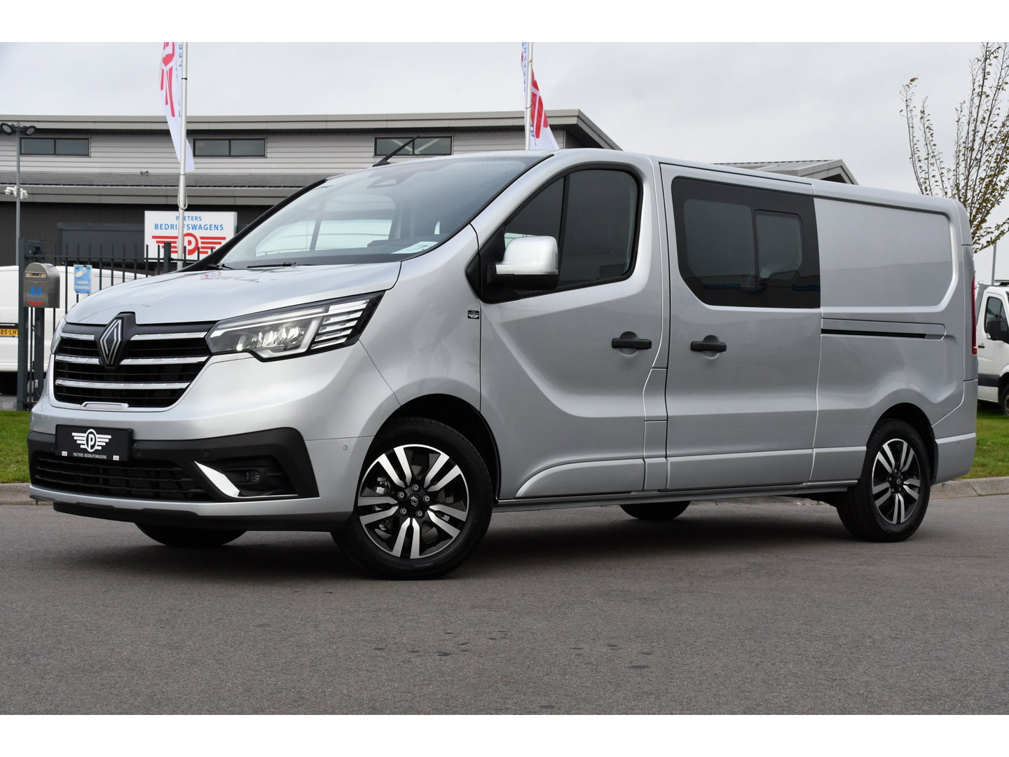Renault Trafic 2.0 170 L2H1 Extra DC Facelift! 3 x Leverbaar, Virtual, Cruise, Carplay, Stoelverwarming, Clima, Automaat, LED, 170PK, 2 x Schuifdeur, Uniek!