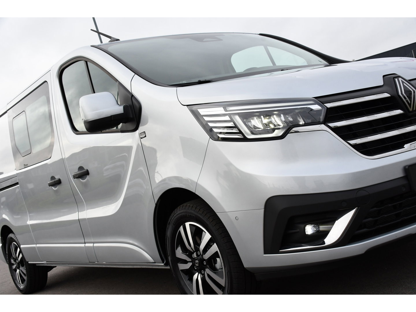 Renault Trafic 2.0 170 L2H1 Extra DC Facelift! 3 x Leverbaar, Virtual, Cruise, Carplay, Stoelverwarming, Clima, Automaat, LED, 170PK, 2 x Schuifdeur, Uniek!